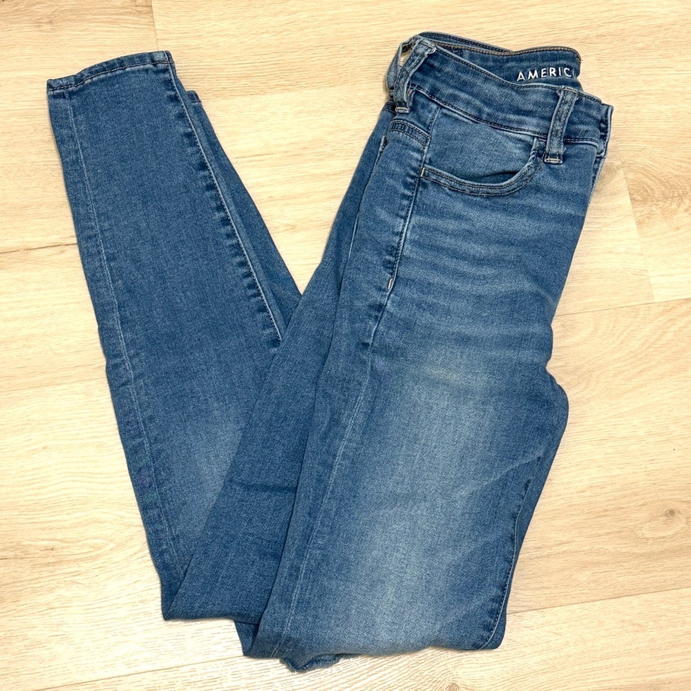 AMERICAN EAGLE Distressed light blue jeans, size 2 - Picture 8 of 8